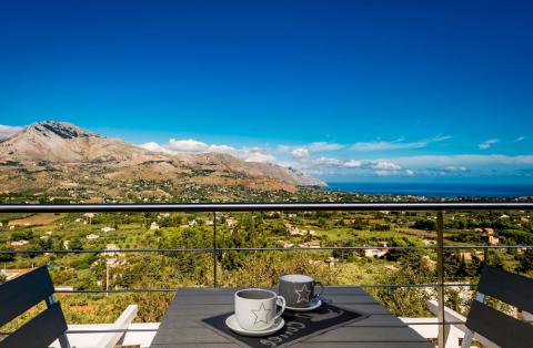 Villa Scire, Ferienhaus mit Pool, Tritt-Case in Italia