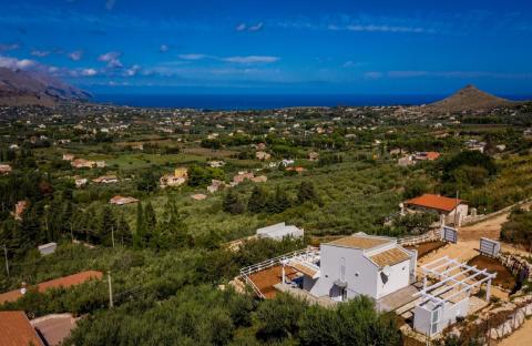 Villa Scire, Ferienhaus mit Pool, Tritt-Case in Italia