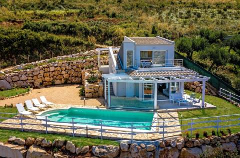 Villa Scire, Ferienhaus mit Pool, Tritt-Case in Italia