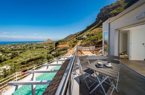 Villa Scire, Ferienhaus mit Pool, Tritt-Case in Italia