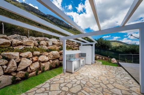 Villa Scire, Ferienhaus mit Pool, Tritt-Case in Italia