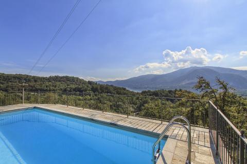 Freistehende Villa mit Pool, mit fantastischem Panorama, Tritt-Case in Italia
