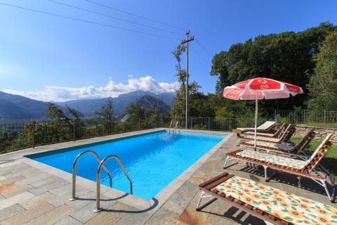 Freistehende Villa mit Pool, mit fantastischem Panorama, Tritt-Case in Italia