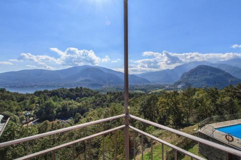 Freistehende Villa mit Pool, mit fantastischem Panorama, Tritt-Case in Italia