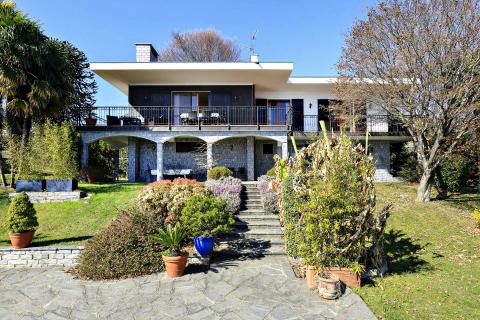 Villa Isabella am Lago Maggiore mit Pool