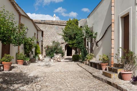 Ferienhaus mit 2 Wohnungen im Westen Siziliens, Tritt-Case in Italia