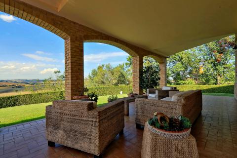 Freistehende Villa mit Pool in Le Marche. Tritt-Case in Italia