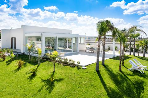 Freistehende Villa mit Pool, nur 300 m vom Strand, Sizilien, Italien, Tritt-Case in Italia