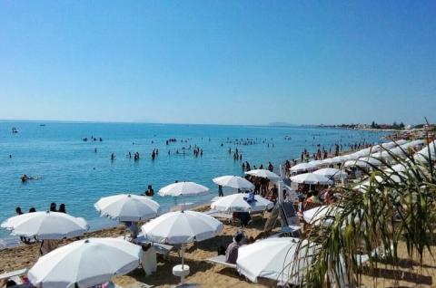 Freistehende Villa mit Pool, nur 300 m vom Strand, Sizilien, Italien, Tritt-Case in Italia