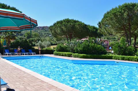 Ferienwohnungen im Argiresidence mit Pool