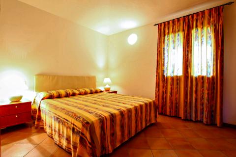 Ferienwohnungen im Norden Sardiniens mit privatem Strand, Tritt Case in Italia