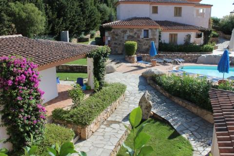 Ferienanlage Ainu auf Sardinien, Tritt Case in Italia