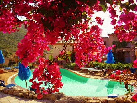 Ferienanlage Ainu auf Sardinien, Tritt Case in Italia