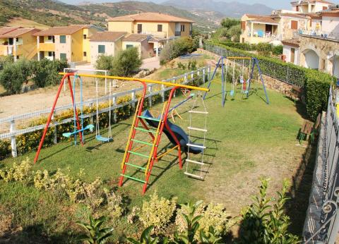 Ferienanlage Ainu auf Sardinien, Tritt Case in Italia