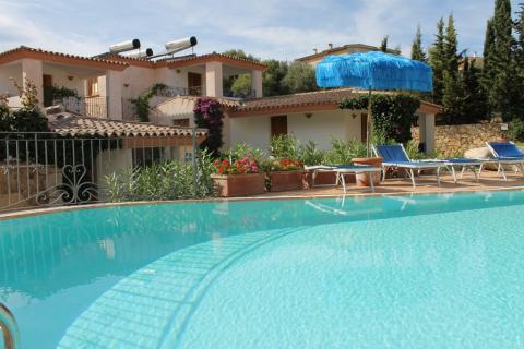 Ferienanlage Ainu auf Sardinien, Tritt Case in Italia