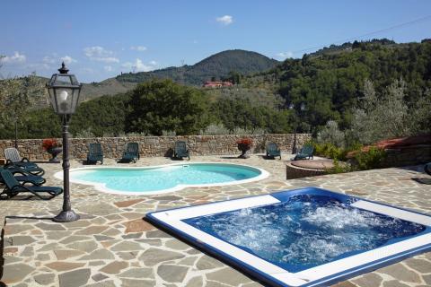Jacuzzi und Pool