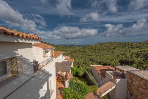 Residence Baja Sardinia, Tritt Case in Italia