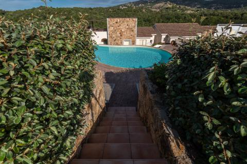Residence Baja Sardinia, Tritt Case in Italia
