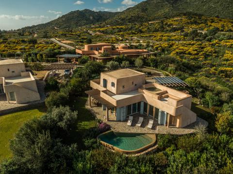 Villa Luxi auf Sardinien, Tritt-Case in Italia