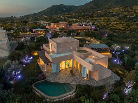 Villa Luxi auf Sardinien, Tritt-Case in Italia
