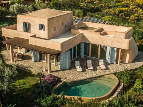 Villa Luxi auf Sardinien, Tritt-Case in Italia