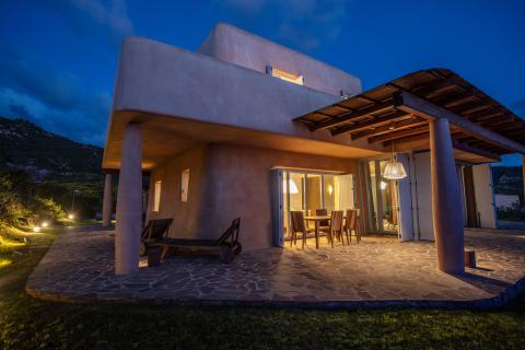 Villa Luxi auf Sardinien, Tritt-Case in Italia