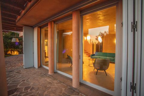 Villa Luxi auf Sardinien, Tritt-Case in Italia