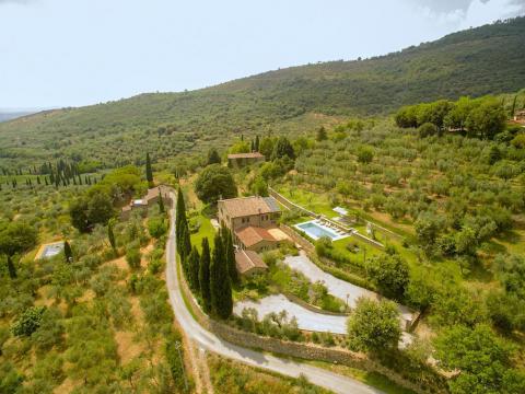 Luxus Villa mit Pool bei Cortona für 10 Personen, Tritt-Toskana.de