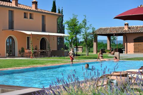 Luxuriöse Villa Montelopio für 8 Personen | Tritt-toskana.de