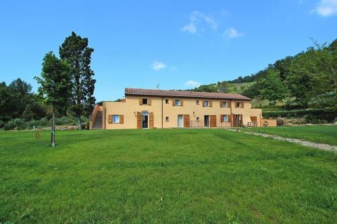 4 Ferienwohnungen im grünen Herzen der Toskana, Tritt-Case in Italia