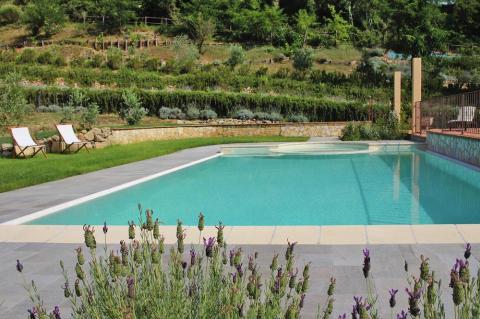 4 Ferienwohnungen im grünen Herzen der Toskana, Tritt-Case in Italia