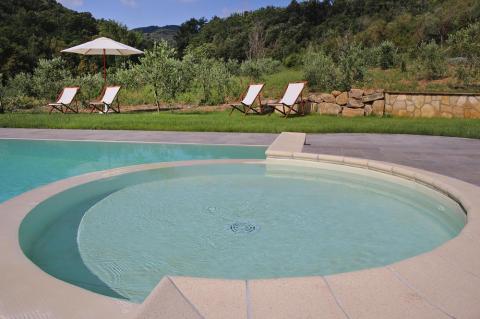 4 Ferienwohnungen im grünen Herzen der Toskana, Tritt-Case in Italia