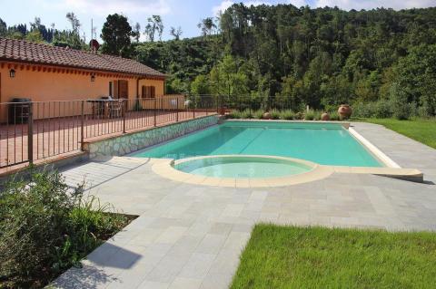 4 Ferienwohnungen im grünen Herzen der Toskana, Tritt-Case in Italia