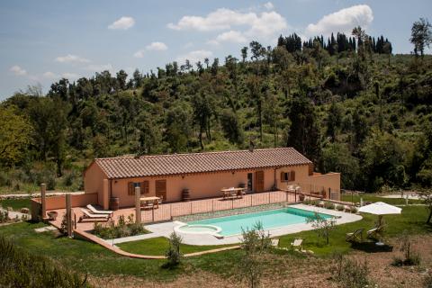 4 Ferienwohnungen im grünen Herzen der Toskana, Tritt-Case in Italia
