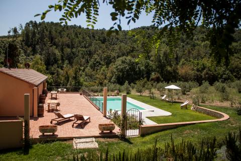 4 Ferienwohnungen im grünen Herzen der Toskana, Tritt-Case in Italia