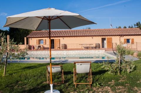 4 Ferienwohnungen im grünen Herzen der Toskana, Tritt-Case in Italia