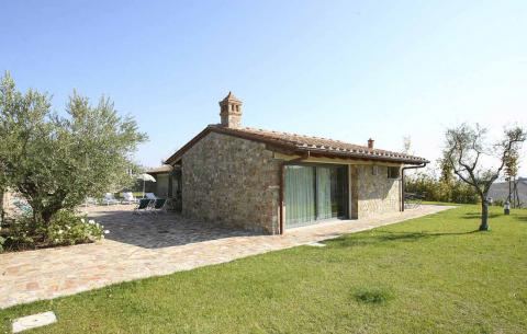 Schöne freistehende Villa in der Toskana für 6 Personen | Tritt