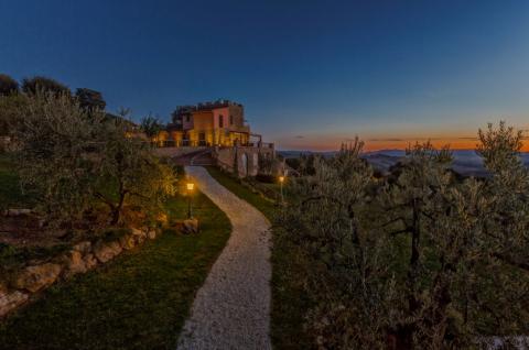 Luxus-Villa mit privatem Pool mitten in den Hügeln der Toskana