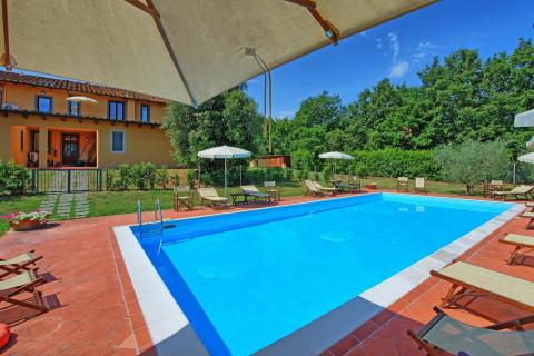 Villa Cerreto, Tritt Case in Italia