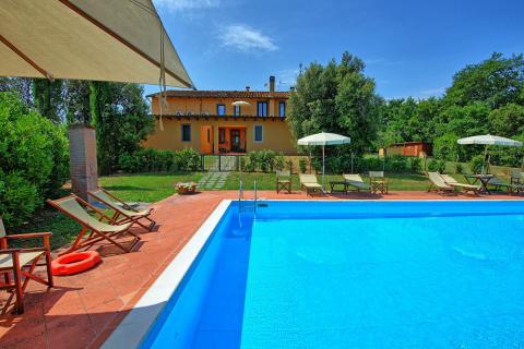 Villa Cerreto, Tritt Case in Italia