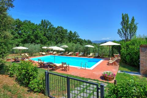 Villa Cerreto, Tritt Case in Italia