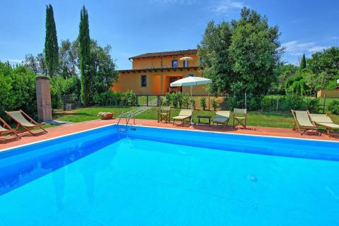 Villa Cerreto, Tritt Case in Italia