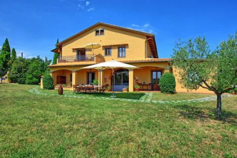 Villa Cerreto, Tritt Case in Italia