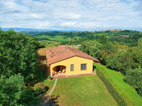 Freistehendes Ferienhaus für bis zu 8 Personen in den Hügeln der Toskana, Tritt Case in Italia