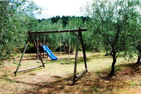 Garten mit Kinderspielplatz