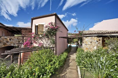 Cala di Falco Resort im Norden Sardiniens, Tritt Case in Italia