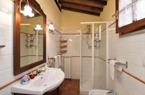 freistehendes Ferienhaus mit Pool bei Calci