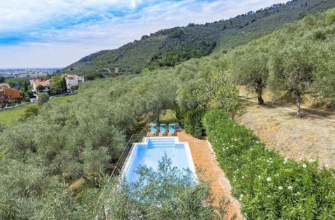 freistehendes Ferienhaus mit Pool bei Calci