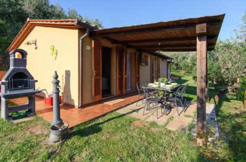 freistehendes Ferienhaus mit Pool bei Calci