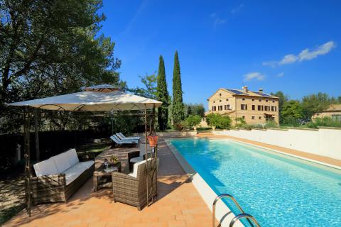 Freistehende Villa mit Pool in Le Marche. Tritt-Case in Italia